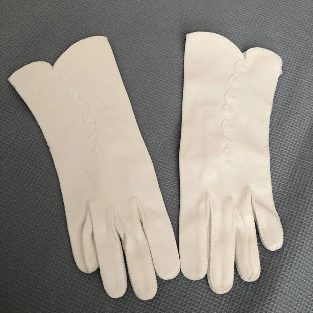 Vintage Scalloped Off White Fashion Gloves Small Formal Tea Party Wedding Costum